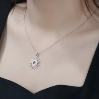 Dazzling Rock: Necklaces: Up to 20% OFF